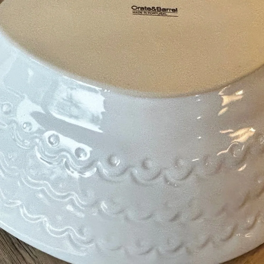 Crate & Barrel White Ceramic Fish Shaped Serving Dish BOWL 15 X 4 X 10 INCHES - Picture 4 of 8